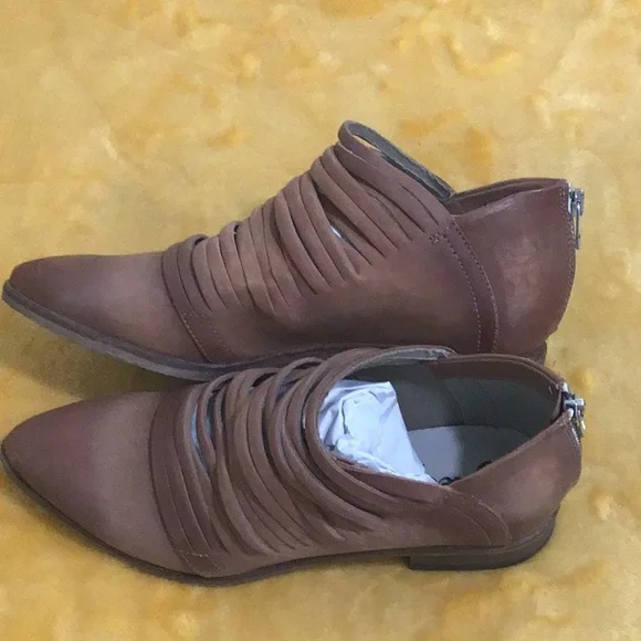 🆕 FREE PEOPLE Lost Valley Moccasin Bootie Distressed Leather - Picture 7 of 12